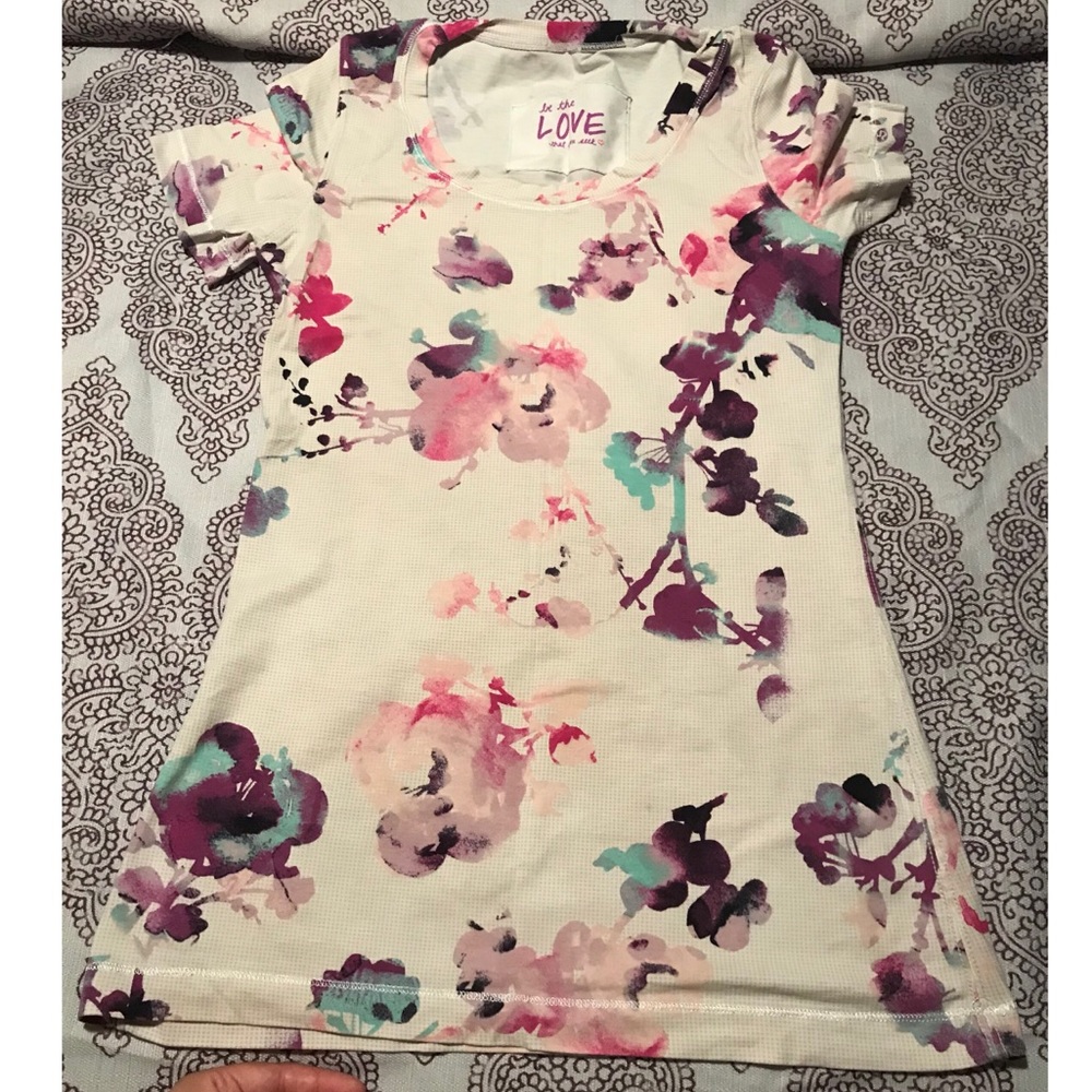Lululemon tee shirt